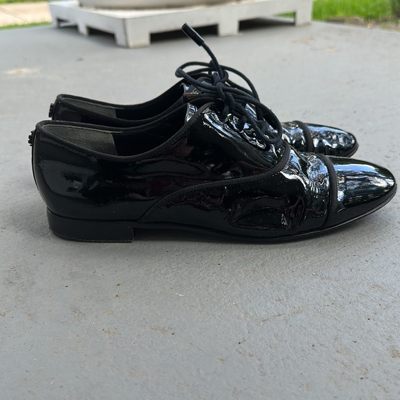 Tory Burch patent leather lace up oxford shoe 8 - Picture 5 of 10